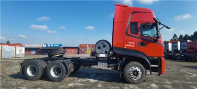 Трейлер -грузовик Head 2024 Горячая продажа тяжелая трудовая грузовик Sinotruck Sinotruk Dongfeng 6*4 Камера 10 ACC Автоматическая подвеска СПГ